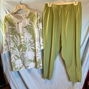 Light Green Floral Top & Matching Pants Set